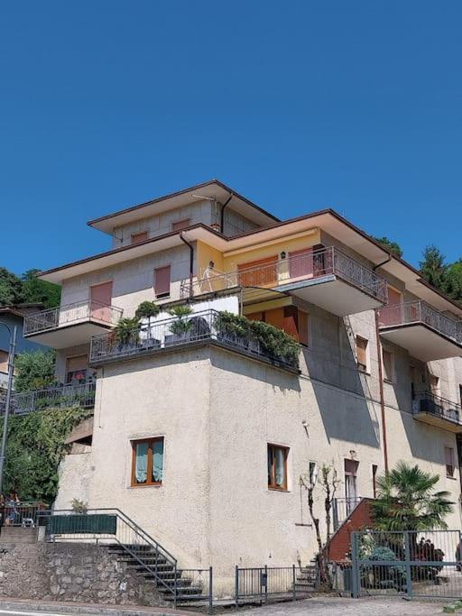 Appartement Casa Elly à Riva di Solto Extérieur photo